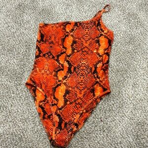 One shoulder one peace, from princess polly, fits kinda lose, outgrew the style